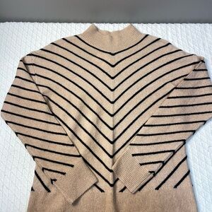 BE COOL Chevron Patterned Tan and Black Sweater